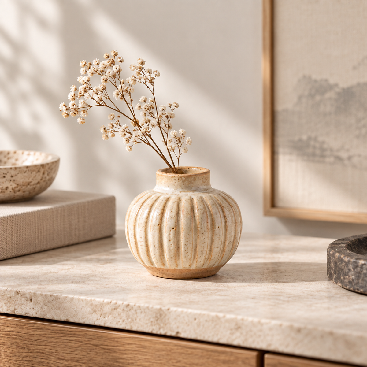 Trustyerar Warm Ivory Ribbed Bud Vase – Compact Rounded Decorative Vase