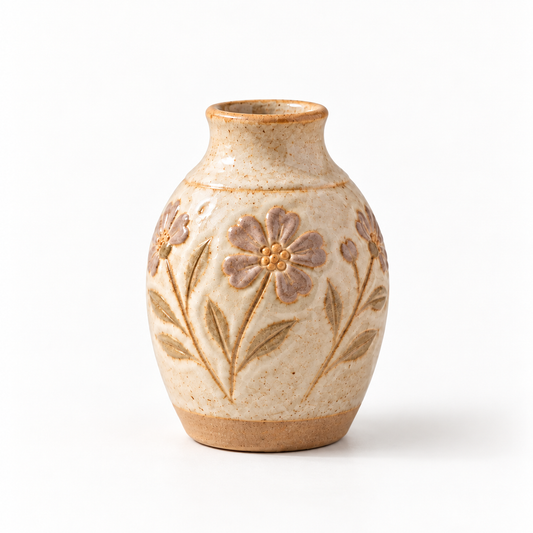 Trustyerar Warm Ivory Floral-Relief Bud Vase – Compact Botanical Decorative Vase