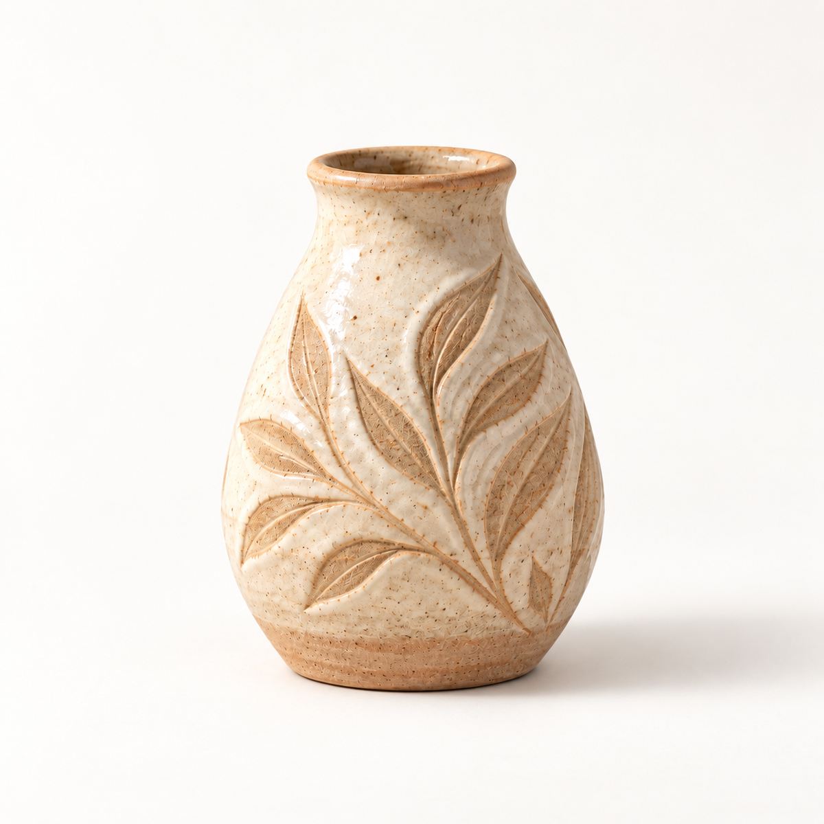 Trustyerar Warm Ivory Botanical Leaf Bud Vase – Compact Textured Decorative Vase
