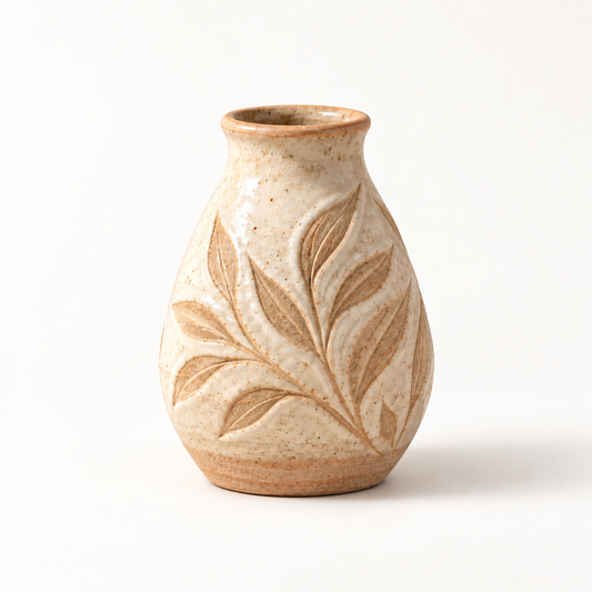 Trustyerar Warm Ivory Botanical Leaf Bud Vase – Compact Textured Decorative Vase
