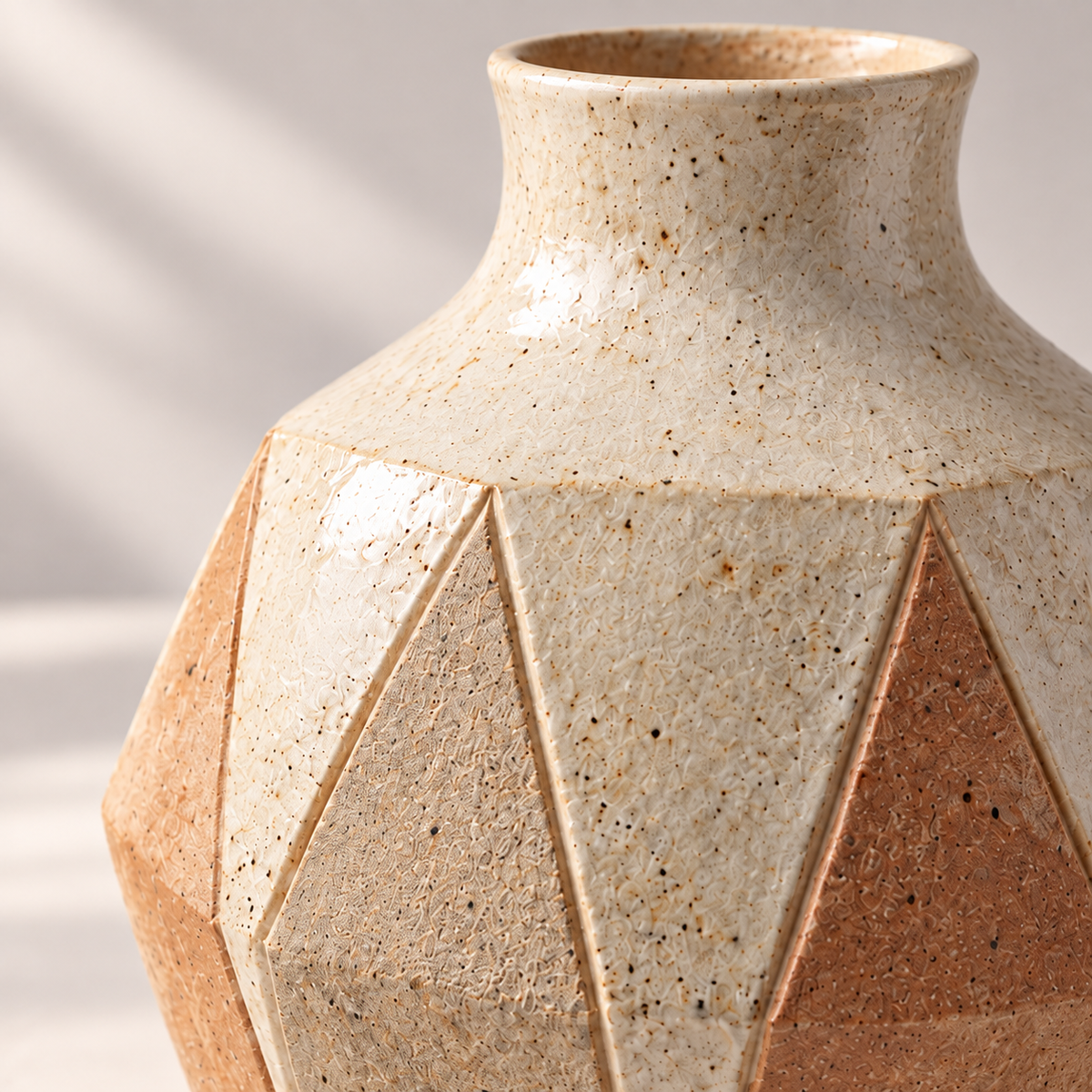 Trustyerar Warm Ivory Faceted Geometric Tabletop Vase – Earth-Tone Decorative Home Accent