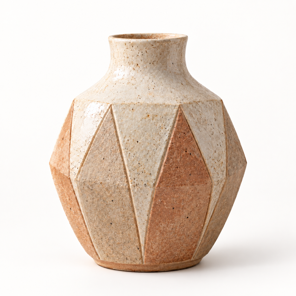 Trustyerar Warm Ivory Faceted Geometric Tabletop Vase – Earth-Tone Decorative Home Accent