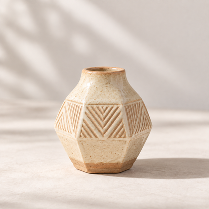 Trustyerar Warm Ivory Geometric Relief Bud Vase – Compact Faceted Decorative Vase