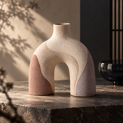 Trustyerar Warm Ivory Arch Sculptural Vase – Modern Decorative Tabletop Accent