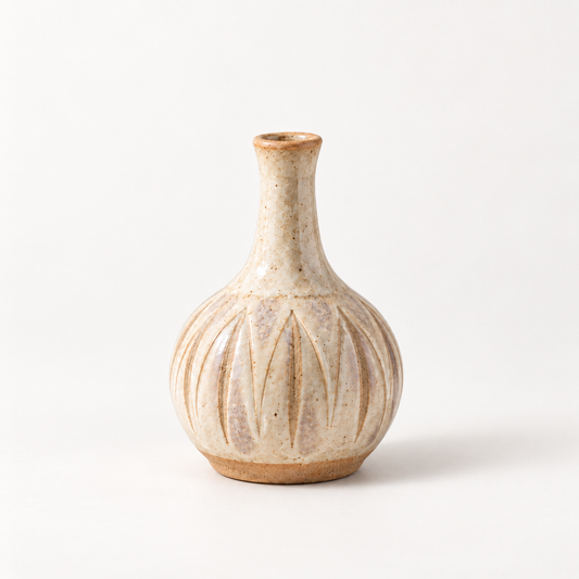 Trustyerar Warm Ivory Long-Neck Ribbed Bud Vase – Compact Textured Decorative Vase
