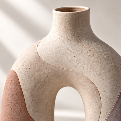 Trustyerar Warm Ivory Arch Sculptural Vase – Modern Decorative Tabletop Accent